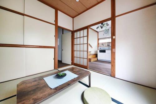 a small room with a table and a kitchen at Machiya 京 Asakusa in Tokyo