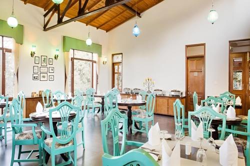 Restavracija oz. druge možnosti za prehrano v nastanitvi BluSalzz Escapade Anant Rasa Resort - Ranikhet
