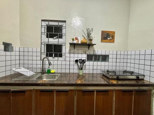 Kuchyň nebo kuchyňský kout v ubytování Casa ni Liwanag