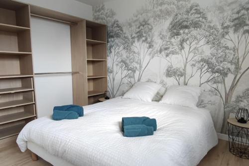 En eller flere senge i et værelse på Maison neuve avec piscine chauffée de mai à septembre à 6 minutes de la plage