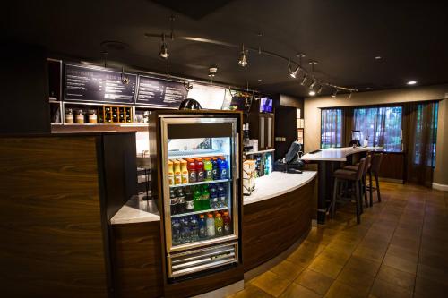 a bar with a refrigerator filled with drinks at Courtyard Memphis East/Bill Morris Parkway in Memphis