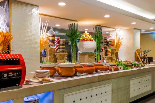Comida en o cerca de este hotel
