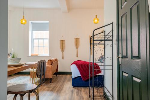 Ένα ή περισσότερα κρεβάτια σε δωμάτιο στο WhiskAwayStays Foregate Studio no 6