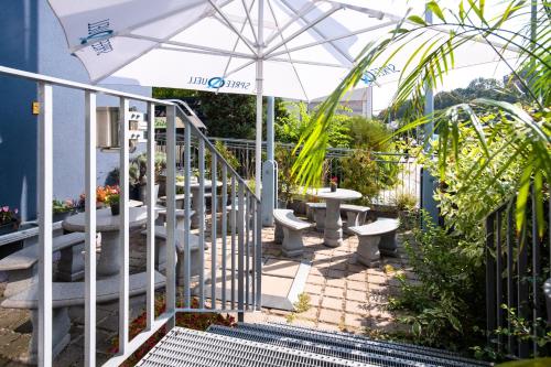 a set of stairs with benches and an umbrella at Familienhotel Citylight in Berlin