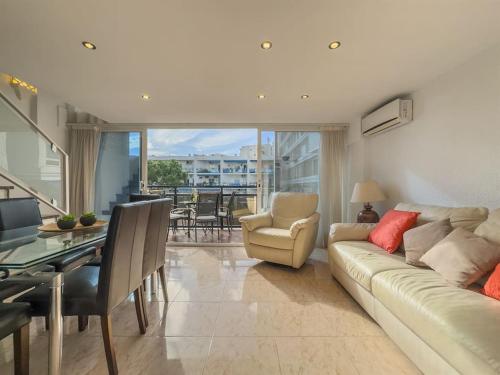 Skol 208A First Line Beach West Facing Duplex