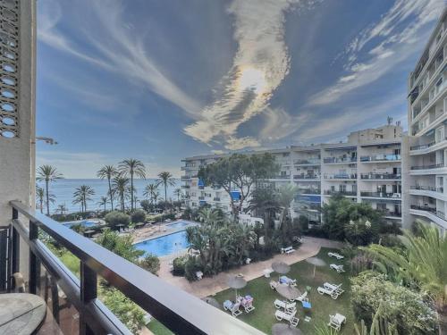 Skol 208A First Line Beach West Facing Duplex