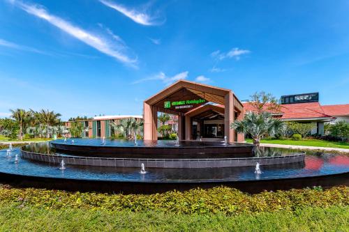 Zahrada ubytování Holiday Inn Hainan Xiangshui Bay by IHG