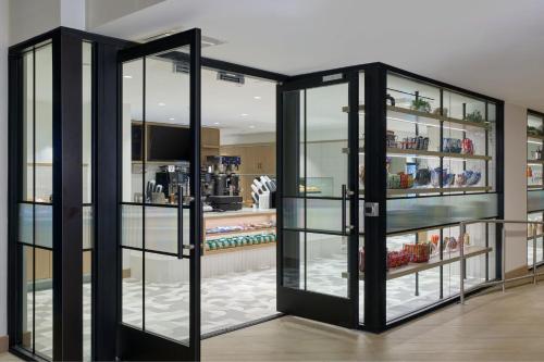 Фотография из галереи Marriott Long Beach Downtown в Лонг-Бич