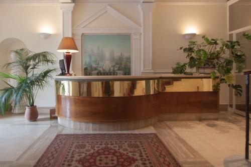 a large lobby with a round table and a rug at Hotel Laurentia in Rome
