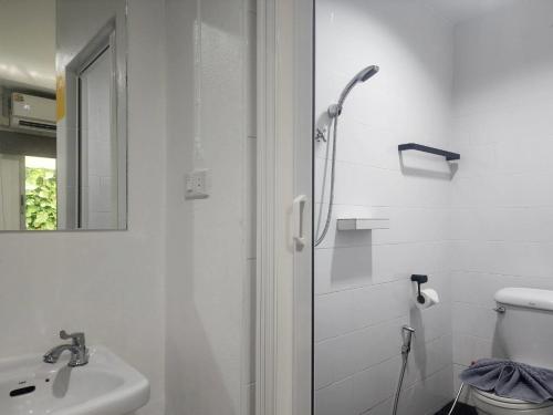 Koupelna v ubytování RYB Hostel Phuket