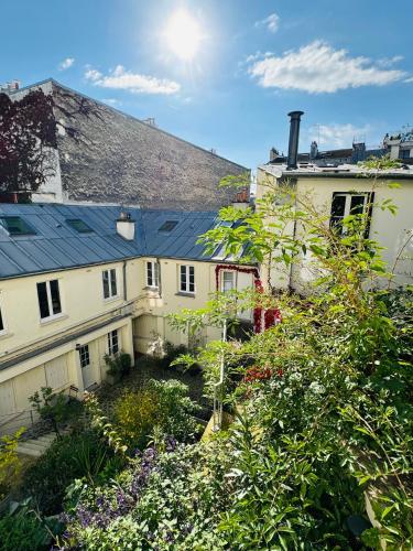 MONTMARTRE ROMANTIC, Bed & Breakfast - Paris