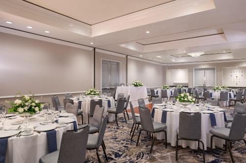 Ресторан / где поесть в Marriott Long Beach Downtown