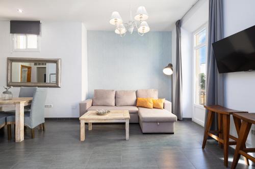 Holidays2Malaga Dos Aceras in Old Town & High Speed Wifi