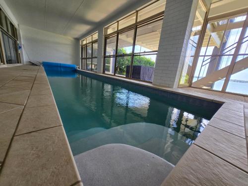 La alberca dentro o cerca de The Nautilus at Lake Macquarie