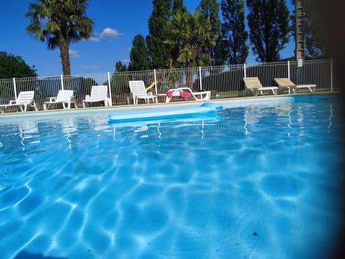 Charming Courtyard cottage 25kms Puy du Fou