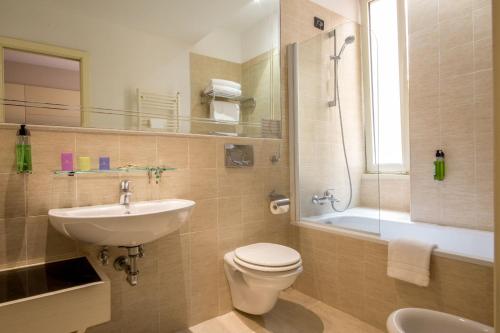 a bathroom with a toilet and a sink and a shower at Hotel Oxford in Rome