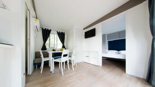 TV o dispositivi per l'intrattenimento presso New Campsite in Cesenatico Camping Village