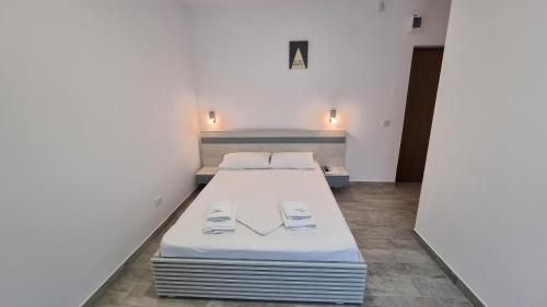 a bedroom with a bed in a room with a wall at Vila duMio in Eforie Nord