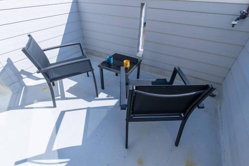 two chairs and a table on a patio at ジブリパークまで車10分 遊べるキッズハウス1棟貸切り 敷地内無料駐車場あり 最大12名 in Seto