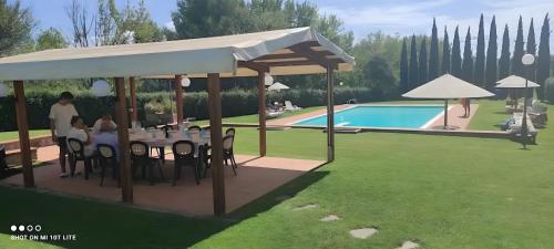 Ảnh trong thư viện ảnh của Certopiano Villa con piscina ở Capraia e Limite