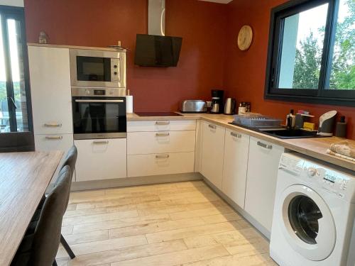 Dapur atau dapur kecil di Gîte Le Bas des Poujades