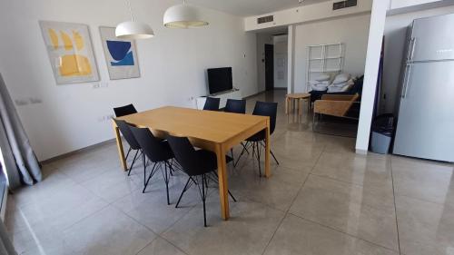 Η κουζίνα ή μικρή κουζίνα στο JTower Royal Suites - Alefimmoed