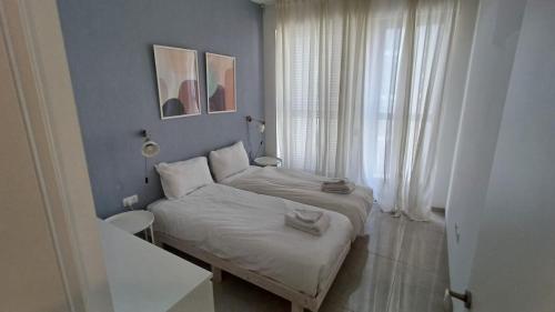 Ένα ή περισσότερα κρεβάτια σε δωμάτιο στο JTower Royal Suites - Alefimmoed