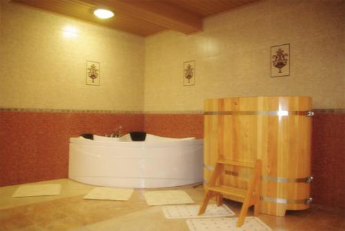 a bathroom with a large tub and a sink at Baltiyskaya Korona in Zelenogradsk