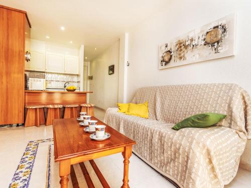 Η κουζίνα ή μικρή κουζίνα στο Apartment Cala Gonzalez-2 by Interhome