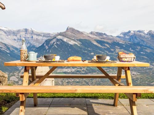 Chalet Le mayen des Veillas by Interhome