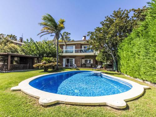 Villa Luxury B by Interhome