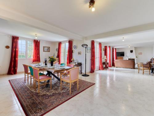 Χώρος καθιστικού στο Holiday Home Le pré fleuri by Interhome