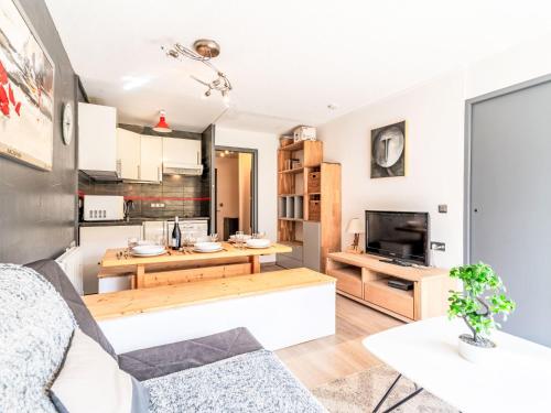 Studio Les Tommeuses - Val Claret-38 by Interhome