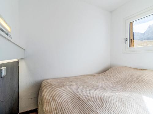 Studio Les Tommeuses - Val Claret-38 by Interhome