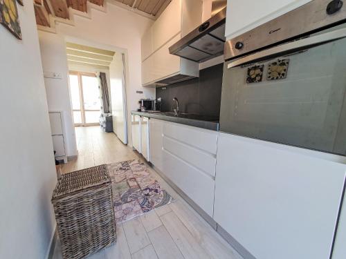 Η κουζίνα ή μικρή κουζίνα στο Apartment Casa di Arianna by Interhome
