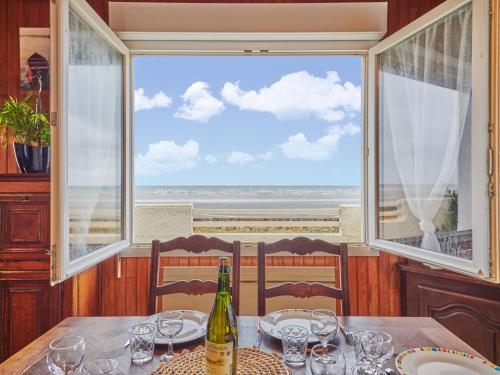 Holiday Home Les pieds dans l'eau by Interhome