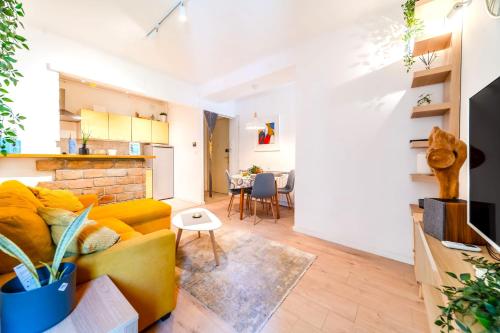 a living room with a yellow couch and a kitchen at Cango City Center Apartment 5 minutes from Main Square in Zagreb