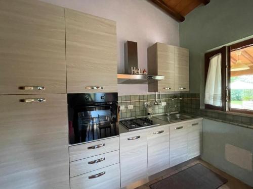 a kitchen with white cabinets and a stove top oven at Lo Stucchio in Monterotondo