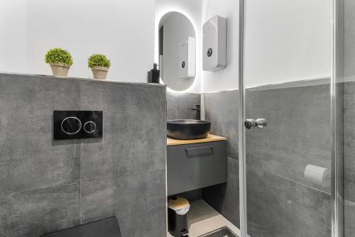 a small bathroom with a shower and a sink at 24-7 Living - Lüdinghausen Apartments in Lüdinghausen