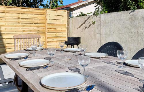 Φωτογραφία από το άλμπουμ του 4 Bedroom Amazing Home In Lanton σε Lanton