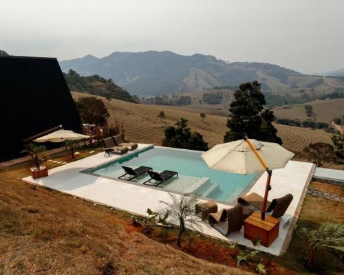 Pemandangan gunung umum atau pemandangan gunung yang diambil dari chalet