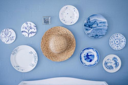 a wall with blue and white plates on a wall at Kallehavegaard Badehotel in Løkken