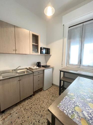Cucina o angolo cottura di ViLoKa Sicilian Guest House