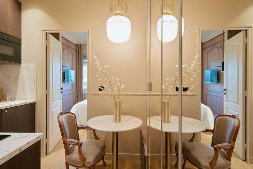 Versailles Suite - Duke Housing