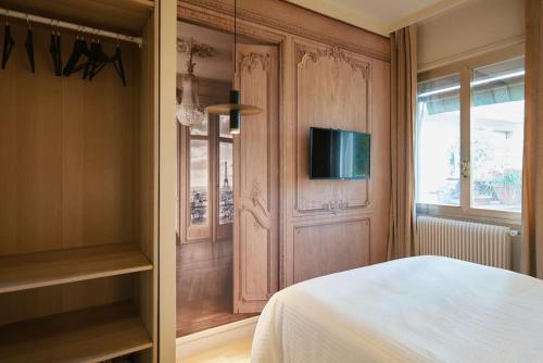 Versailles Suite - Duke Housing