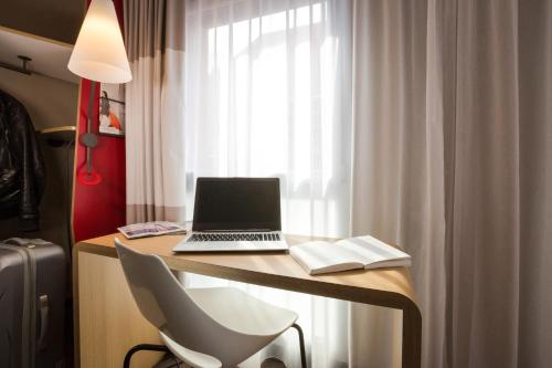 ibis London Docklands Canary Wharf Image