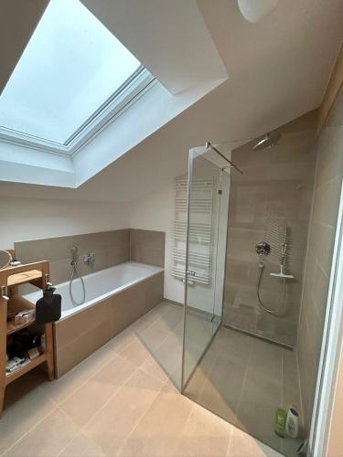Ένα μπάνιο στο Apartment Virgo7 - stylisch, neuerbaut und topausgestattet