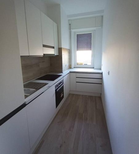 O bucătărie sau chicinetă la STANZA matrimoniale metro M5 - Bignami, Carroponte