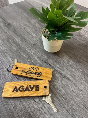 a potted plant and a wooden sign that says axe at VILLAS EL ENCANTO in Jalpan