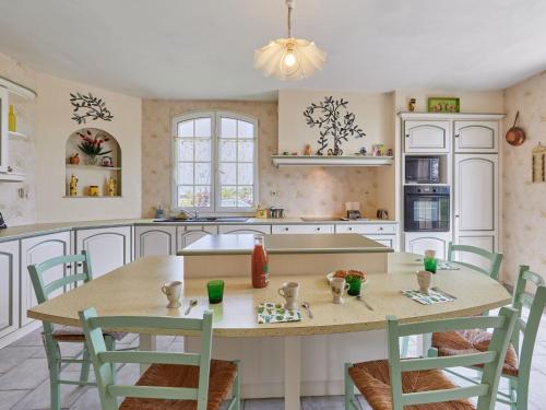 Η κουζίνα ή μικρή κουζίνα στο Holiday Home Le pré fleuri by Interhome